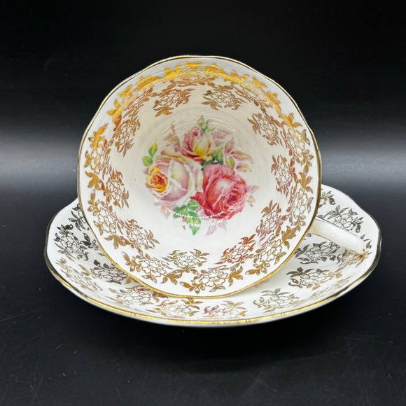 Royal Albert Roses Gold Lace Tea Cup Saucer Set Bone China England - Picture 1 of 5